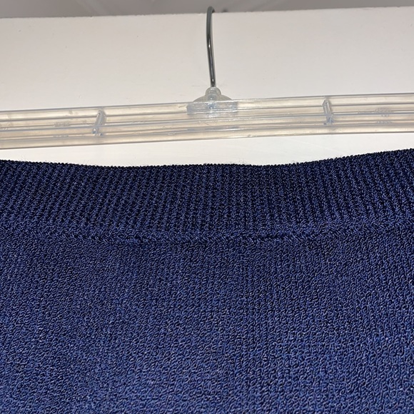St. John Navy Blue Knit Pencil Skirt. Size 4. - Picture 2 of 6